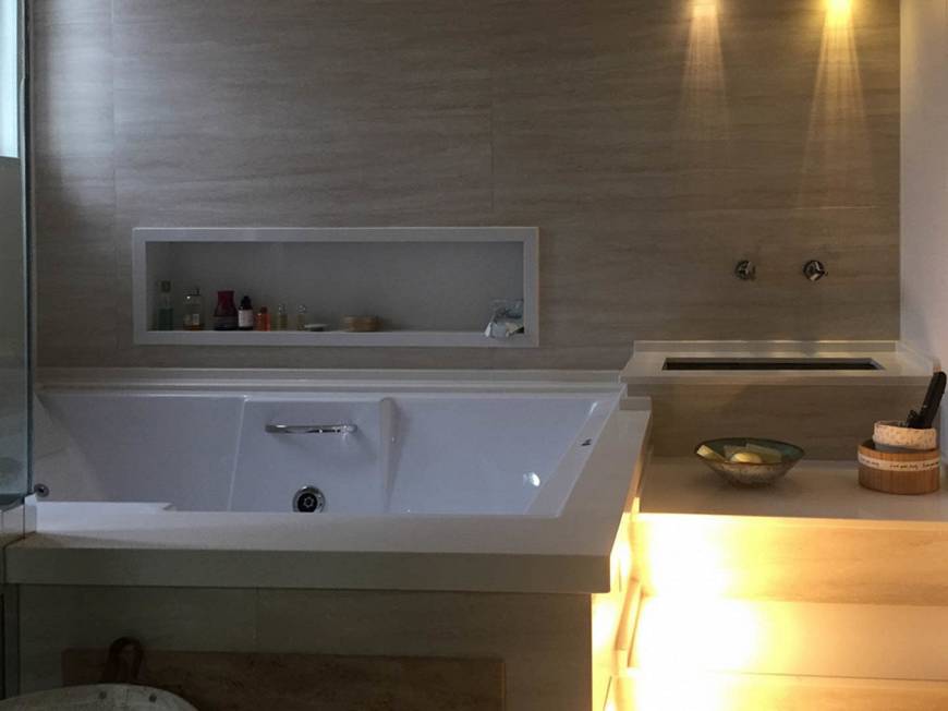 Vende-se casa com piscina  porteira fechada!!!