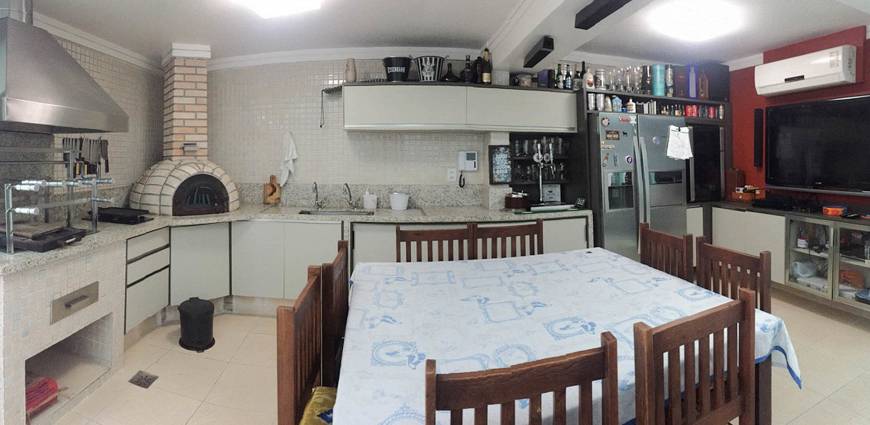 Vende-se casa com piscina  porteira fechada!!!