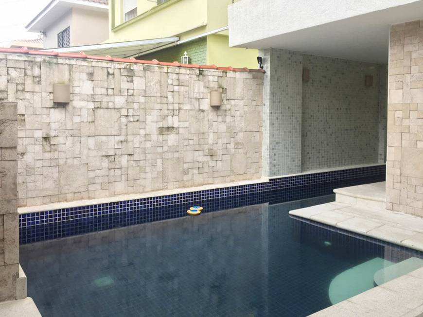 Vende-se casa com piscina  porteira fechada!!!