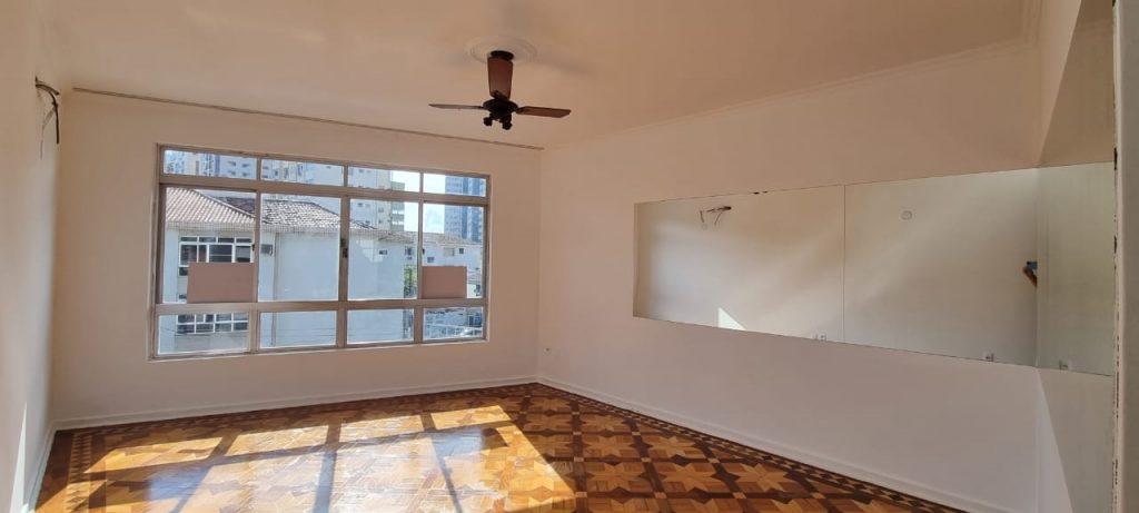 Apartamento para venda, reformado, 3 dormitórios, garagem fechada na Ponta da Praia!