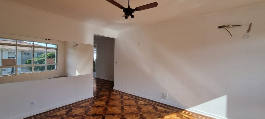 Apartamento para venda, reformado, 3 dormitórios, garagem fechada na Ponta da Praia!