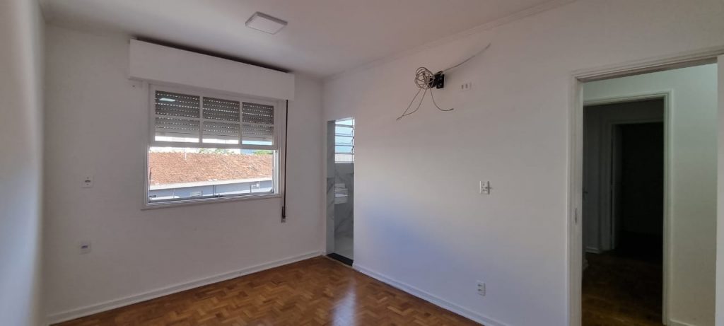 Apartamento para venda, reformado, 3 dormitórios, garagem fechada na Ponta da Praia!