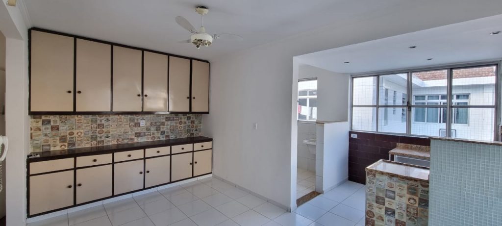 Apartamento para venda, reformado, 3 dormitórios, garagem fechada na Ponta da Praia!