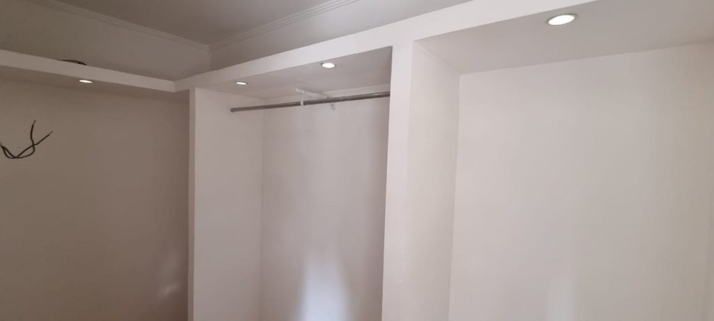 Apartamento para venda, reformado, 3 dormitórios, garagem fechada na Ponta da Praia!