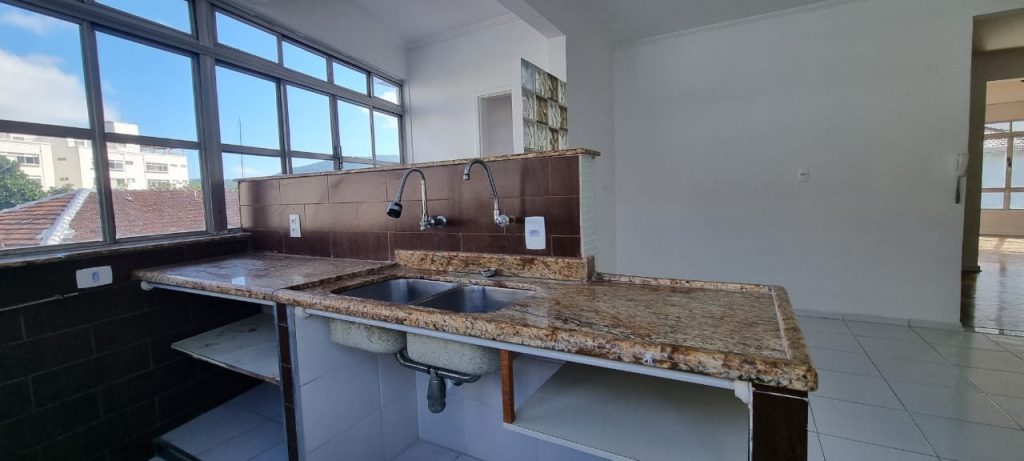 Apartamento para venda, reformado, 3 dormitórios, garagem fechada na Ponta da Praia!