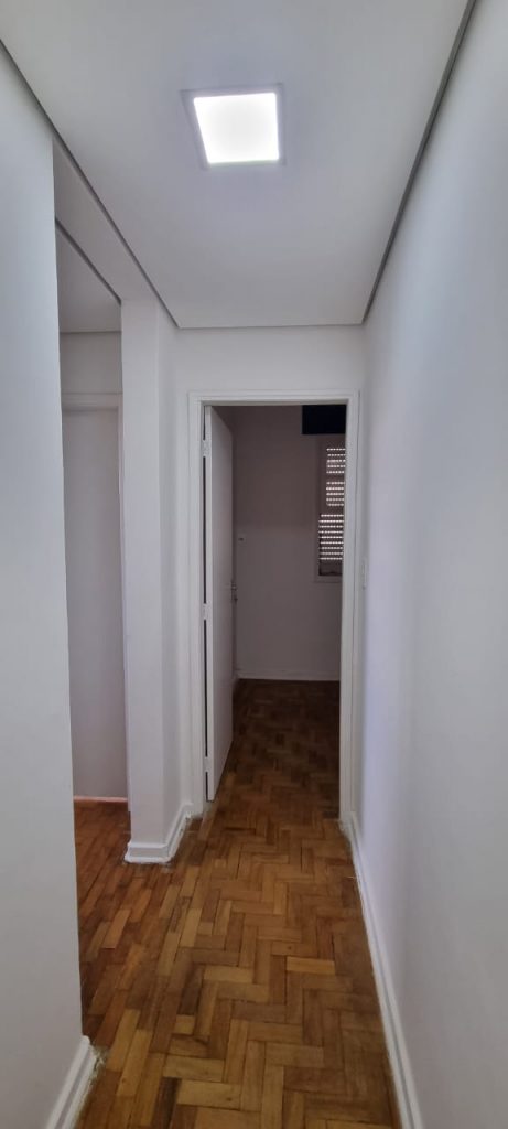 Apartamento para venda, reformado, 3 dormitórios, garagem fechada na Ponta da Praia!