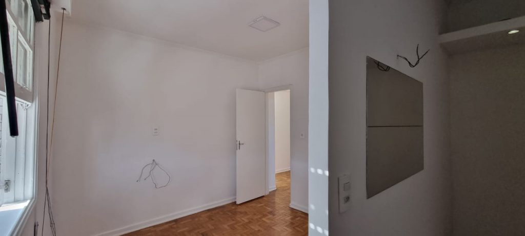 Apartamento para venda, reformado, 3 dormitórios, garagem fechada na Ponta da Praia!