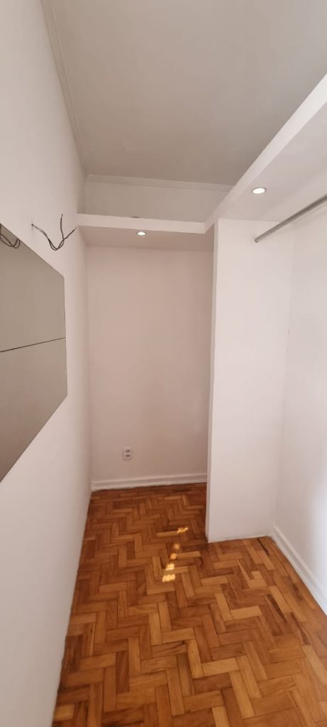 Apartamento para venda, reformado, 3 dormitórios, garagem fechada na Ponta da Praia!