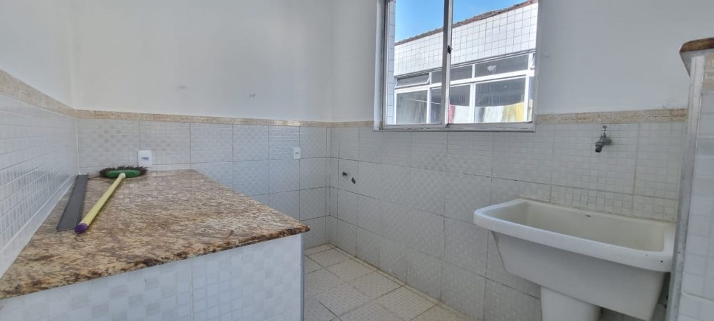 Apartamento para venda, reformado, 3 dormitórios, garagem fechada na Ponta da Praia!