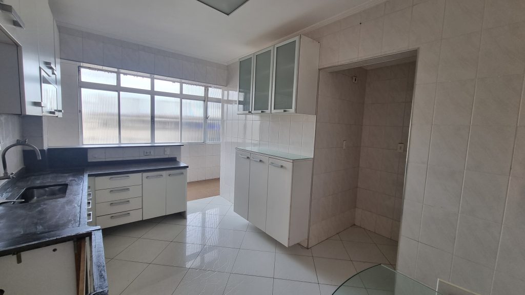 Apartamento para Locação em frente ao mar com 4 dormitórios na Ponta da Praia