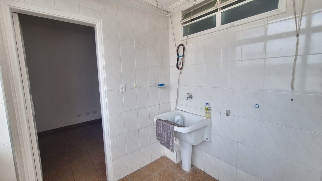 Apartamento para Locação em frente ao mar com 4 dormitórios na Ponta da Praia