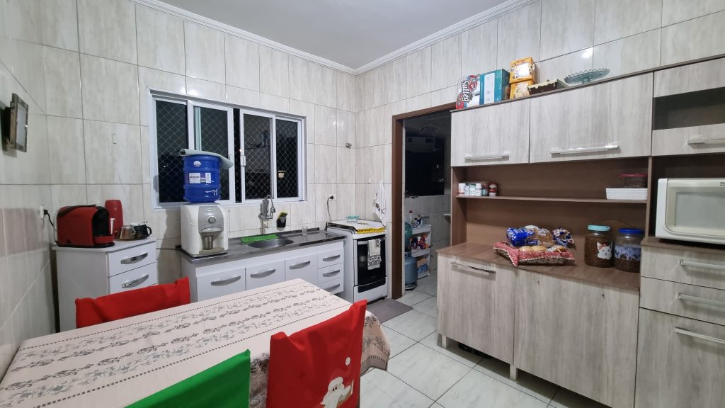 Casa Sobreposta a Venda com 3 quartos no Estuário em Santos/SP