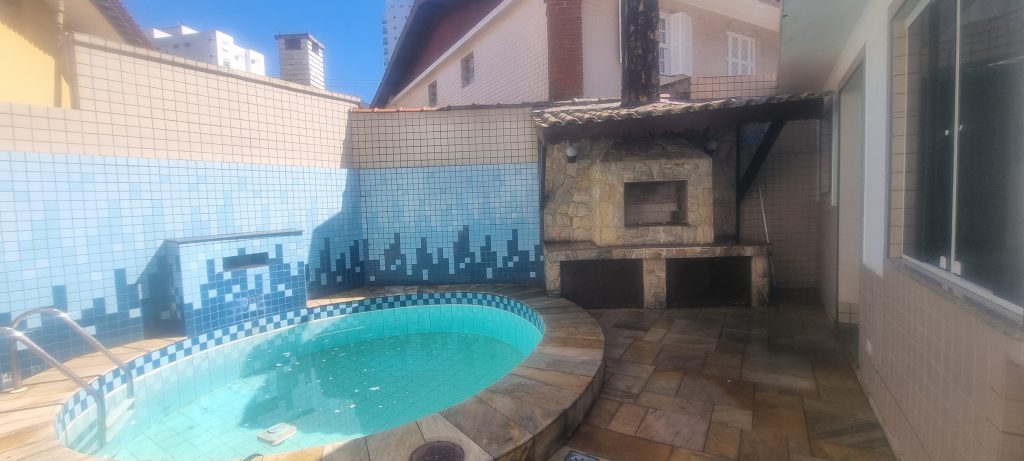 Casa com 4 quartos e piscina para vender na Ponta da Praia em Santos/SP 🌻🌻🌻 Casa com 4 quartos e piscina para vender na Ponta da Praia em Santos/SP 🌻🌻🌻