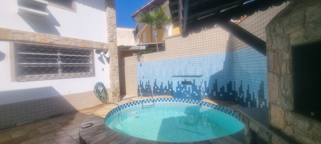Casa com 4 quartos e piscina para vender na Ponta da Praia em Santos/SP 🌻🌻🌻 Casa com 4 quartos e piscina para vender na Ponta da Praia em Santos/SP 🌻🌻🌻