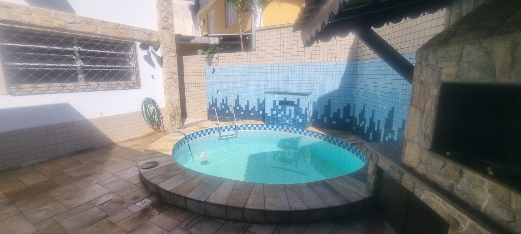 Casa com 4 quartos e piscina para vender na Ponta da Praia em Santos/SP 🌻🌻🌻 Casa com 4 quartos e piscina para vender na Ponta da Praia em Santos/SP 🌻🌻🌻