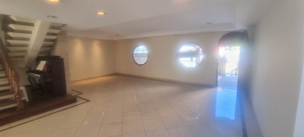 Casa com 4 quartos e piscina para vender na Ponta da Praia em Santos/SP 🌻🌻🌻 Casa com 4 quartos e piscina para vender na Ponta da Praia em Santos/SP 🌻🌻🌻