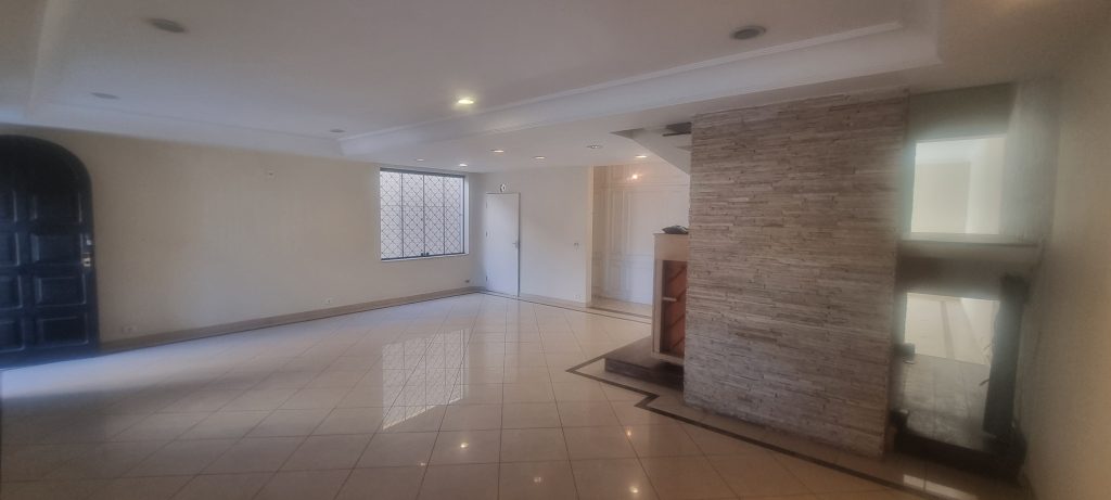 Casa com 4 quartos e piscina para vender na Ponta da Praia em Santos/SP 🌻🌻🌻 Casa com 4 quartos e piscina para vender na Ponta da Praia em Santos/SP 🌻🌻🌻