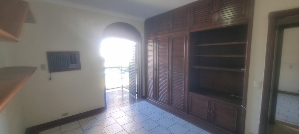 Casa com 4 quartos e piscina para vender na Ponta da Praia em Santos/SP 🌻🌻🌻 Casa com 4 quartos e piscina para vender na Ponta da Praia em Santos/SP 🌻🌻🌻