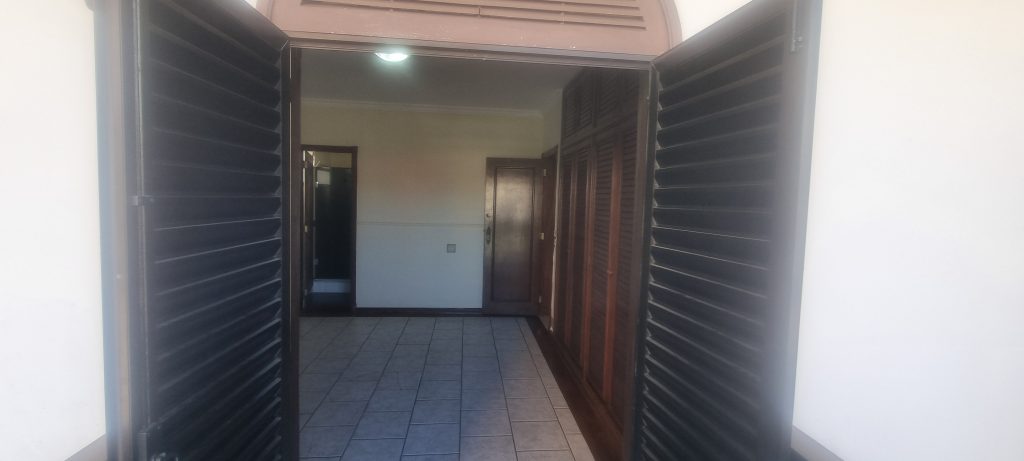 Casa com 4 quartos e piscina para vender na Ponta da Praia em Santos/SP 🌻🌻🌻 Casa com 4 quartos e piscina para vender na Ponta da Praia em Santos/SP 🌻🌻🌻