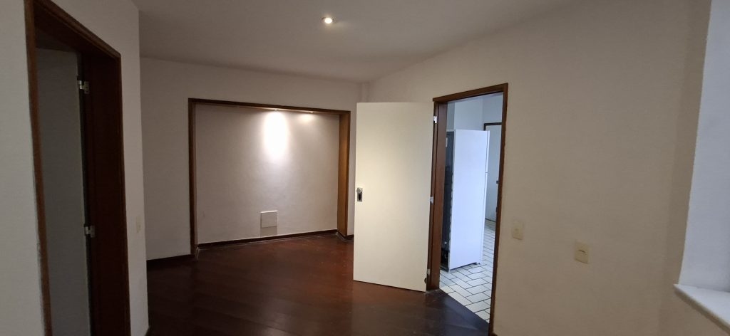 Apartamento para Locação em Santos com 3 Suítes e 2 vagas 🌻🌻🌻