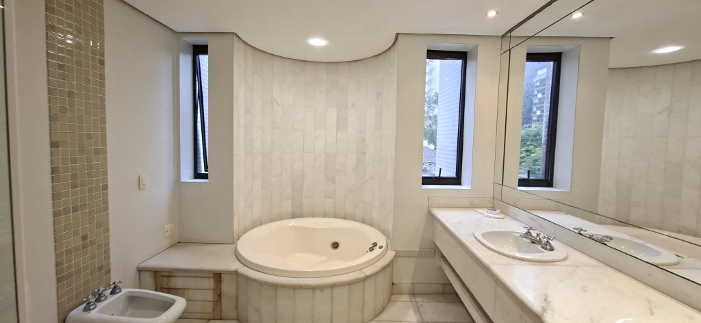 Apartamento para Locação em Santos com 3 Suítes e 2 vagas 🌻🌻🌻