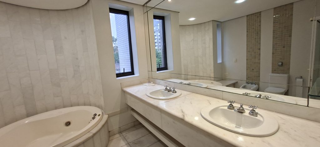 Apartamento para Locação em Santos com 3 Suítes e 2 vagas 🌻🌻🌻